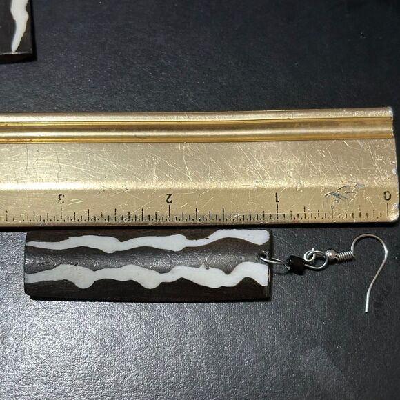 NWOT Brown & Cream Dangling Rectangular Bone Earrings - Picture 4 of 4